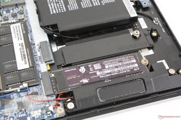 Os usuários podem instalar até dois SSDs M.2 2280