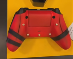 O controle Deadpool x Xbox sem o acessório traseiro. (Fonte: bilibili)