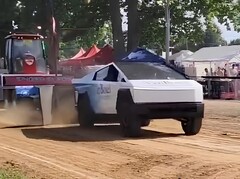 O Cybertruck de motor duplo emergiu como o campeão da classe 2500 como um evento de tração de trator. (Fonte da imagem: Reddit)