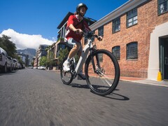 A Decathlon Rockrider E-ACTV 100 é uma e-bike com preço acessível. (Fonte da imagem: Decathlon)