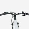 A e-bike de quadro baixo Decathlon Rockrider E-ACTV 100 tem um suporte para telefone SP Connect. (Fonte da imagem: Decathlon)