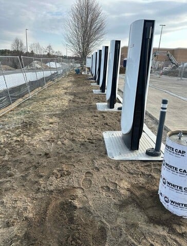 Os primeiros Superchargers instalados sem despejar concreto estão em Hooksett, NH