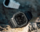 O Casio G-Shock GW-5000HS-1ER preto (frente) e o GW-5000HS-7ER branco. (Fonte da imagem: Casio)